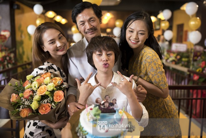 Nghệ sĩ Trung Anh cười hạnh phúc khi được tổ chức sinh nhật trong hậu trường Về nhà đi con - Ảnh 6.