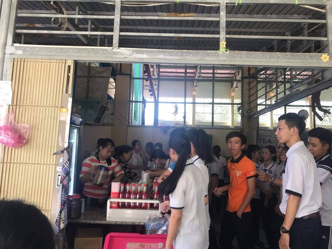 Tri ân học sinh khối 12, canteen trường cấp 3 ở Tiền Giang mở tiệc chiêu đãi trà chanh miễn phí khiến dân mạng ganh tỵ không hết - Ảnh 2.