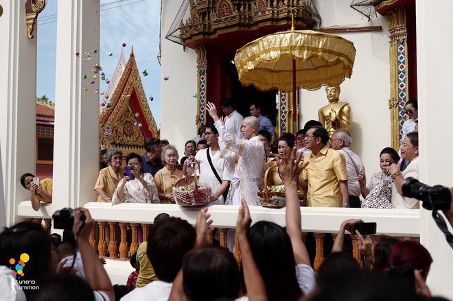 Cạo đầu cạo cả lông mày đi tu, không thể nhận ra trai đẹp Tuổi nổi loạn đóng cảnh nóng sập giường Tor Thanapob nữa rồi - Ảnh 9.