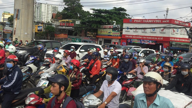 TP.HCM: Lại xảy ra tai nạn chết người trên Xa lộ Hà Nội - Ảnh 2.