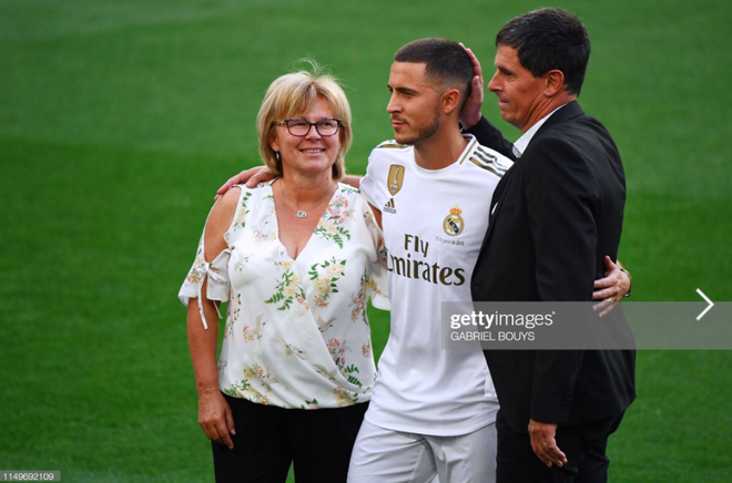 50.000 CĐV nô nức tới thánh địa Bernabeu để theo dõi màn ra mắt của siêu sao Eden Hazard - cầu thủ đắt giá nhất lịch sử Real Madrid - Ảnh 8.