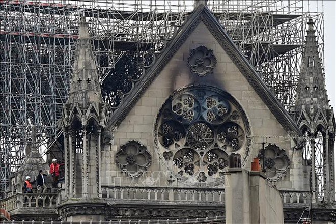 Nhà thờ Đức Bà Paris vẫn có nguy cơ sụp đổ  - Ảnh 1.