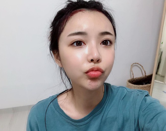 Nếu bạn cứ thực hiện 3 bước skincare sau v&agrave;o buổi s&aacute;ng v&agrave; bị ch&ecirc; l&agrave; da ng&agrave;y một xấu đi th&igrave; cũng l&agrave; điều dễ hiểu - Ảnh 2.