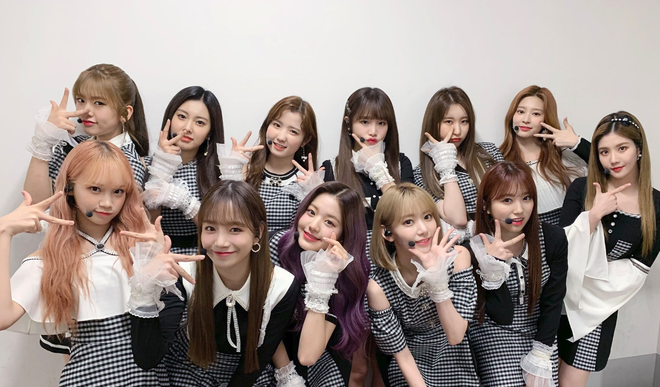 Không như TWICE, thành tích của IZ*ONE ở Nhật giảm nhưng hơn Red Velvet vì fan đọ album không đọ view - Ảnh 2.