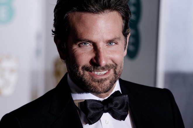 Chán làm chàng thơ hậu li dị vợ, Bradley Cooper đi lừa đảo trong phim kinh dị remake Nightmare Alley - Ảnh 1.