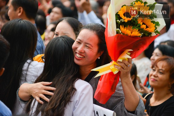 Đêm tri ân đầy nước mắt của trường Gia Định: Khóc vì chúng ta đã có một thời học sinh đầy tươi đẹp - Ảnh 5.