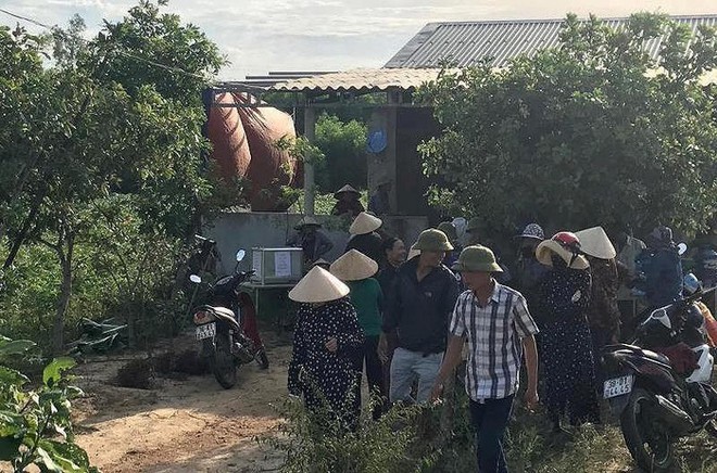 Chồng đau đớn ph&aacute;t hiện vợ v&agrave; con trai tử vong dưới khe nước - Ảnh 1.