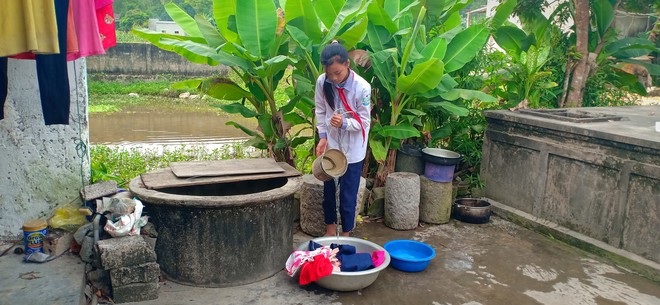 Mẹ mất, bố tâm thần bỏ đi, bé gái 12 tuổi chăm bà bệnh nặng bật khóc: "Em sợ bà chết đi, em không biết sống với ai nữa" - Ảnh 8. Mẹ mất, bố tâm thần bỏ đi, bé gái 12 tuổi chăm bà bệnh nặng bật khóc: "Em sợ bà chết đi, em không biết sống với ai nữa" - Ảnh 8.