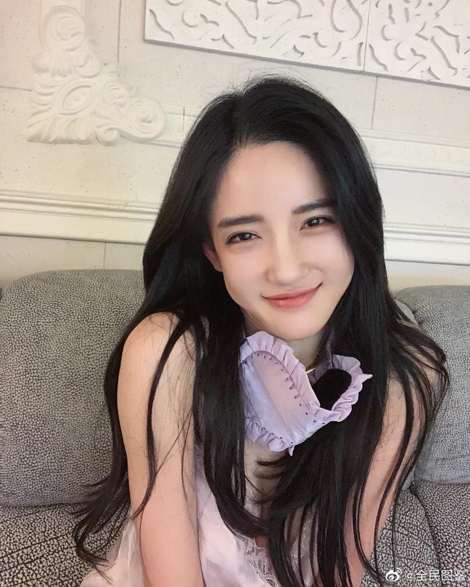 Mẫu H&agrave;n chi 21 tỷ suốt 10 năm để phẫu thuật giống Angela Baby: Body đẹp hơn bản gốc, trơ trẽn giật chồng bạn th&acirc;n - Ảnh 13.