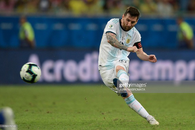 Messi mờ nhạt, Argentina nhận thất bại tủi hổ ở trận ra quân Copa America - Ảnh 4.