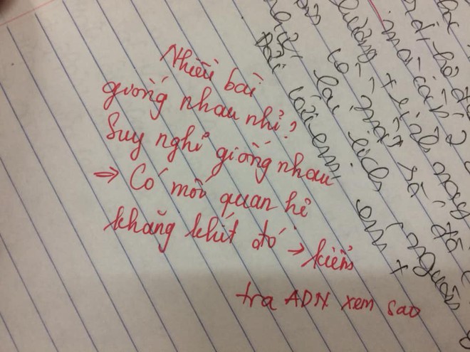 Học trò làm bài giống nhau, giáo viên phê một câu khiến ai cũng bật cười: Nên kiểm tra ADN những bạn có chung chú thích... - Ảnh 1.