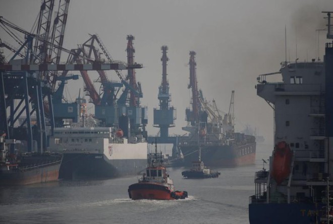 Indonesia tiếp tục tìm kiếm nạn nhân mất tích vụ lật tàu chở khách - Ảnh 1.