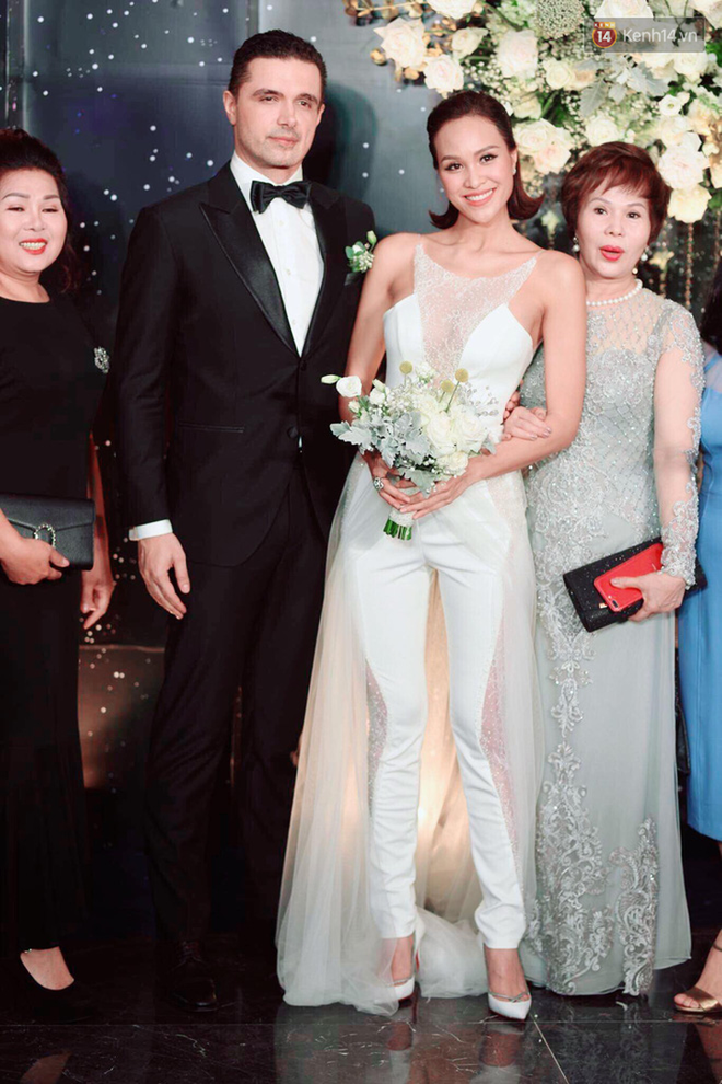C&ocirc; d&acirc;u n&oacute;ng bỏng nhất Vbiz: Phương Mai chưa bao giờ ngại ph&ocirc; diễn v&ograve;ng 1 huống chi tại h&ocirc;n lễ của m&igrave;nh - Ảnh 1.