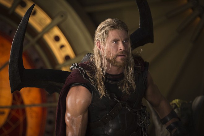 Ngạc nhiên chưa? Trước khi làm Thor salad, Chris Hemsworth từng dọn dẹp máy bơm ngực cho chị em - Ảnh 5.