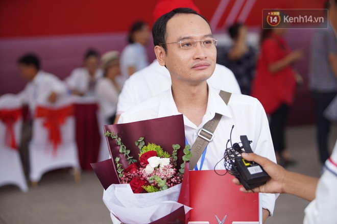 Những kh&aacute;ch h&agrave;ng đầu ti&ecirc;n sở hữu &ocirc; t&ocirc; VinFast Fadil: Sẽ chạy 350km về tận H&agrave; Tĩnh ngay sau khi nhận xe - Ảnh 4.
