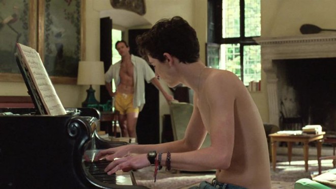 Call Me By Your Name bất ngờ lọt tâm bão tranh cãi: Là chuyện tình đồng tính hay dị tính núp bóng hai người đàn ông? - Ảnh 5.