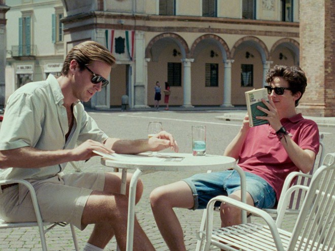 Call Me By Your Name bất ngờ lọt tâm bão tranh cãi: Là chuyện tình đồng tính hay dị tính núp bóng hai người đàn ông? - Ảnh 6.