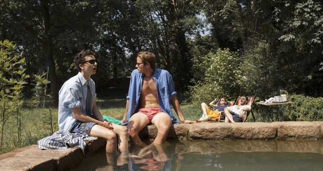 Call Me By Your Name bất ngờ lọt tâm bão tranh cãi: Là chuyện tình đồng tính hay dị tính núp bóng hai người đàn ông? - Ảnh 7.