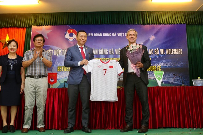 Cầu thủ trẻ Việt Nam chưa thể sang Đức thi đấu v&igrave; l&yacute; do n&agrave;y - Ảnh 3.