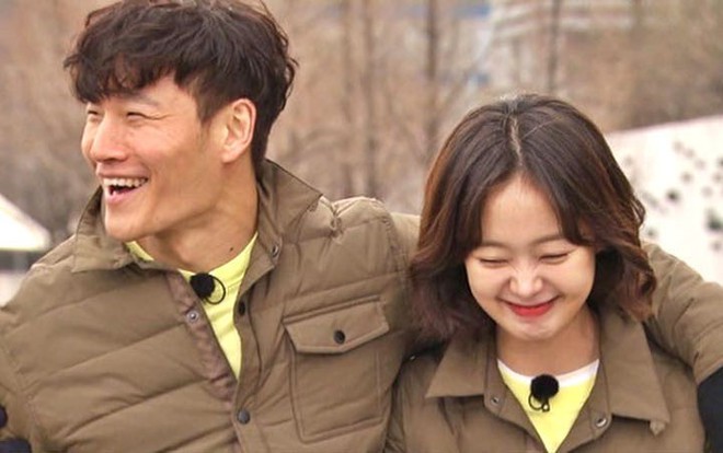 Vô duyên vô cớ, Kim Jong Kook bị fan cuồng năn nỉ... bình luận vào bài đăng của Jeon So Min - Ảnh 1.