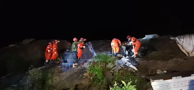 133 người thương vong trong vụ động đất ở Tứ Xuyên, Trung Quốc  - Ảnh 1.