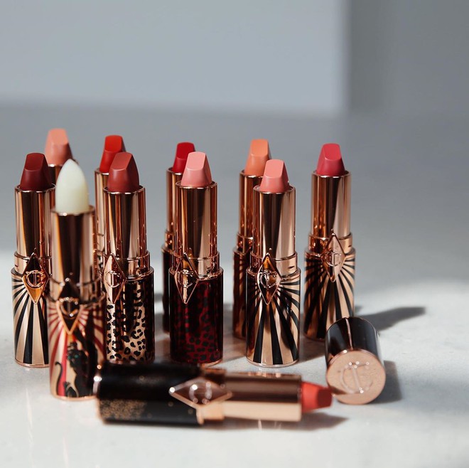 Lại chuẩn bị có son Charlotte Tilbury mới để mua: màu vẫn đẹp khỏi bàn nhưng gây ố á nhất chính là lớp vỏ quá sức khác biệt - Ảnh 3.