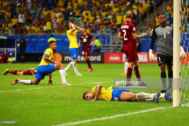 Có đội bóng nào đen đủi hơn tuyển Brazil hôm nay: 3 lần đưa bóng vào lưới đối thủ nhưng không lần nào được công nhận - Ảnh 10.