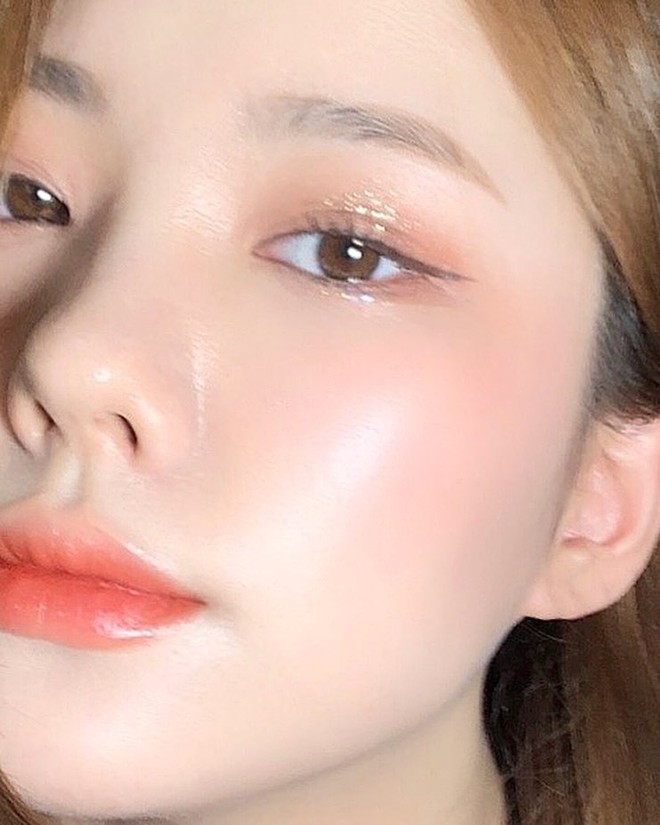 Muốn nhan sắc &quot;l&#234;n hương&quot;, c&#225;c c&#244; n&#224;ng phải cập nhật ngay 5 kiểu makeup đang l&#224;m mưa l&#224;m gi&#243; n&#224;y - Ảnh 2.