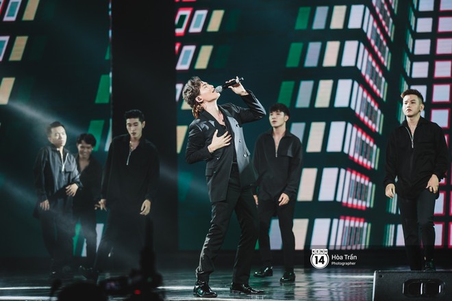 KARD và Ha Sung Woon khiến fan bấn loạn, Chi Pu và Hương Giang đẹp phát hờn bên dàn nghệ sĩ tại show Hàn-Việt - Ảnh 17.