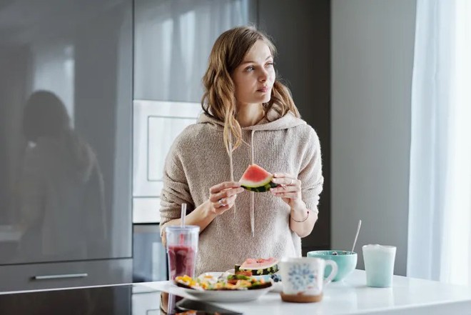 Mỗi miếng thức ăn tôi nhai chậm 30 lần và điều này đã xảy ra một cách bất ngờ - Ảnh 1.