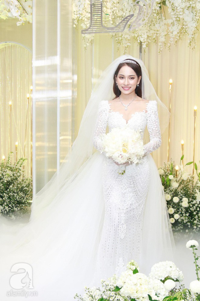 Cận cảnh váy cưới đặc biệt “2 trong 1” của Sara Lưu: vừa ngọt ngào công chúa vừa gợi cảm hết nấc - Ảnh 2.