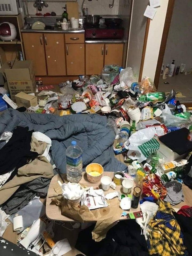 Ch&ugrave;m ảnh về những k&yacute; t&uacute;c x&aacute; bẩn thỉu nhất thế giới: Tại sao c&oacute; thể b&igrave;nh thản sống với r&aacute;c rưởi v&agrave; m&ugrave;i h&ocirc;i thối? - Ảnh 1.