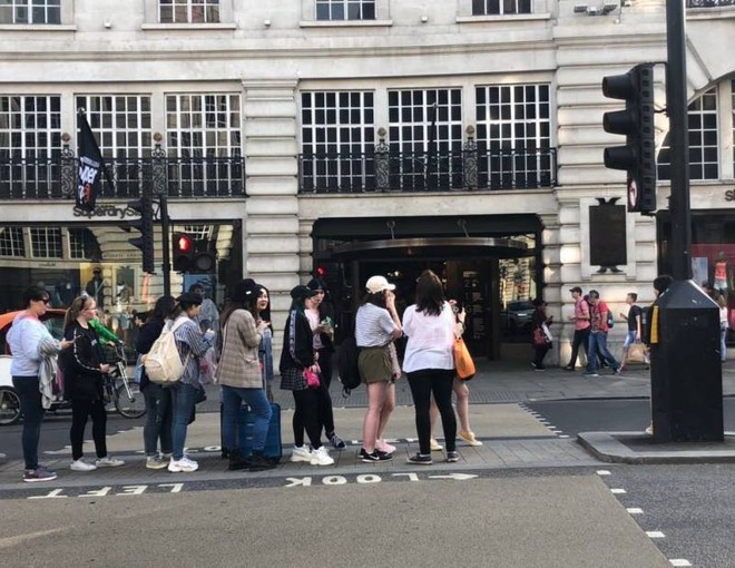 Ngó ngay SVĐ Wembley và mọi góc mà các thành viên BTS ghé qua vừa “càn quét” thủ đô London của Anh như thế nào? - Ảnh 17.