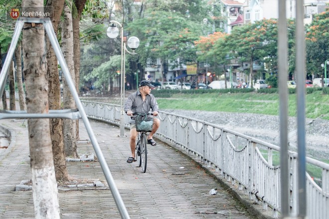 Sông Tô Lịch đổi màu sau khi làm sạch bằng công nghệ Nhật Bản: Hoa lau xanh mướt, người dân thư thả câu cá - Ảnh 10.