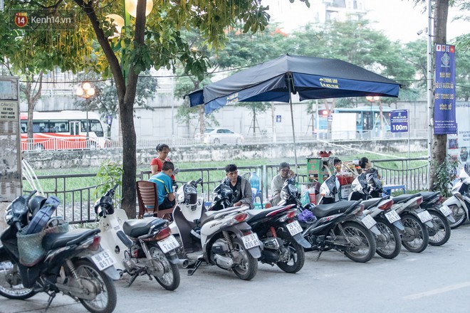 Sông Tô Lịch đổi màu sau khi làm sạch bằng công nghệ Nhật Bản: Hoa lau xanh mướt, người dân thư thả câu cá - Ảnh 9.