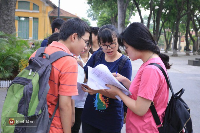 Ôn thi Văn có 2 tháng cũng giành 9.25 điểm, sĩ tử nào muốn học hỏi thì xem ngay tips của cô nữ sinh trường Chuyên Phan Bội Châu này - Ảnh 1.