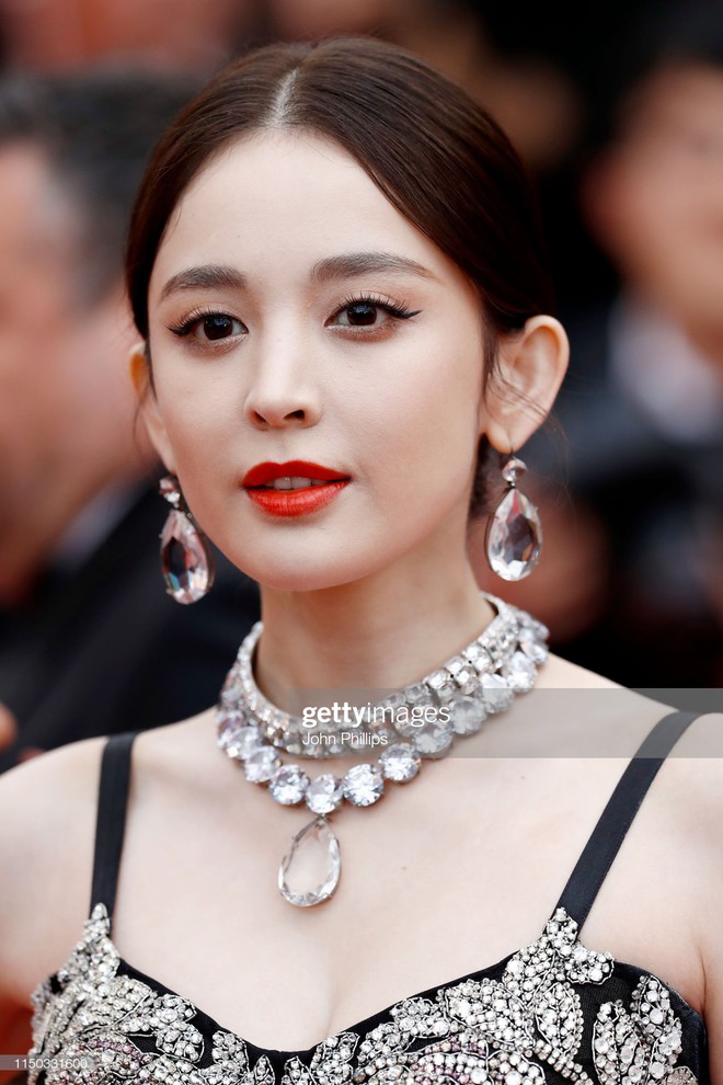 Lộ diện Tứ đại nữ thần 2019: Lưu Diệc Phi giữ chắc ngôi vị, duy nhất Yoona đến từ xứ Hàn lọt top - Ảnh 2.