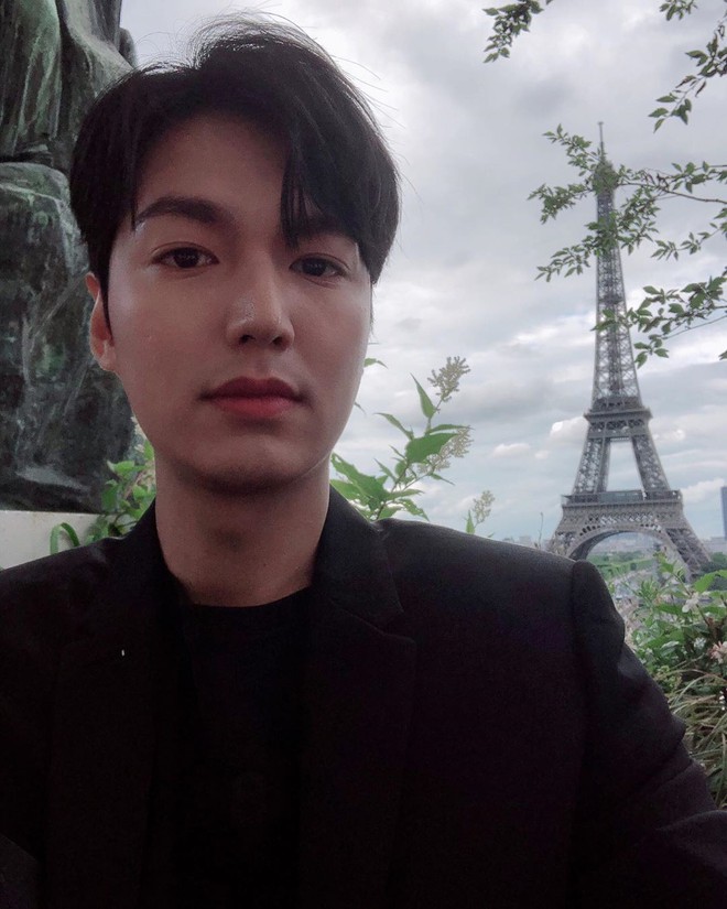 Khoe ảnh đẹp trai và sang chảnh ở Paris, nhưng Lee Min Ho sao lại lộ sống mũi cao vều như mỏ vịt thế này? - Ảnh 3.