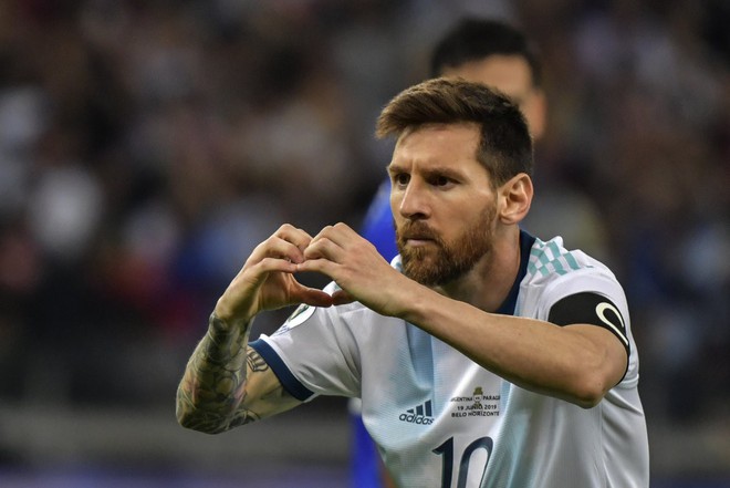 Một siêu sao nổi tiếng khô khan, rụt rè như Messi cuối cùng cũng biết cách chiều fan bằng hành động thân thương này - Ảnh 3.