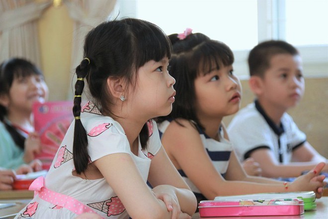 Phụ huynh nh&aacute;o nh&aacute;c t&igrave;m lớp, chi tiền triệu cho con &ocirc;n v&agrave;o... lớp 1 - Ảnh 1.
