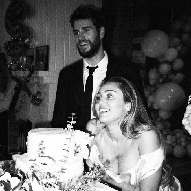 Cặp đôi vàng của làng Instagram Liam và Miley Cyrus: Khiến cả thế giới ghen tị vì quá tình, quậy hết phần thiên hạ - Ảnh 4.