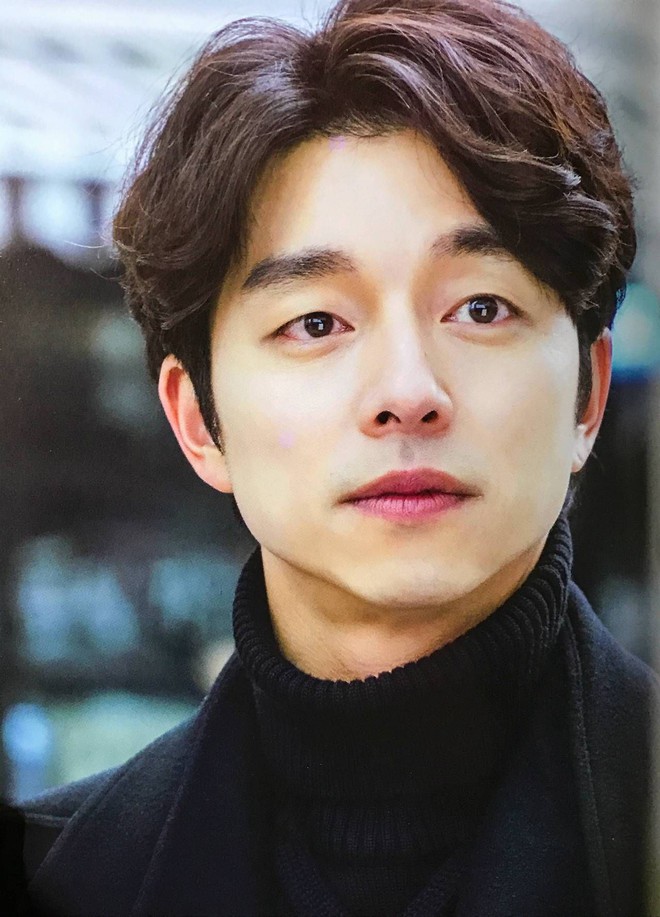 Tài tử Train to Busan Gong Yoo gây bất ngờ với nhan sắc trẻ trung, sống mũi cao như tượng tạc là tâm điểm chú ý - Ảnh 8.