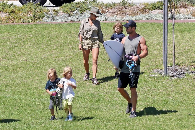 So độ chung tình của 2 nam thần nhà Hemsworth: Người anh Thor ông bố 3 con mẫu mực, cậu em đức lang quân lý tưởng của Miley Cyrus - Ảnh 8.