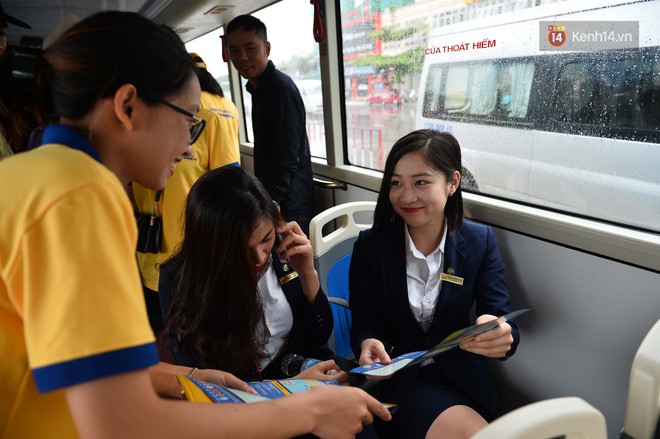 Du khách hào hứng trải nghiệm tuyến xe buýt hai tầng đầu tiên ở thành phố Hạ Long với giá vé chỉ từ 179k - Ảnh 6.