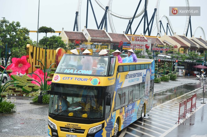 Du khách hào hứng trải nghiệm tuyến xe buýt hai tầng đầu tiên ở thành phố Hạ Long với giá vé chỉ từ 179k - Ảnh 2.