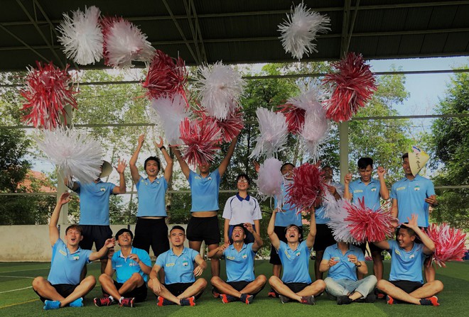 Công Phượng, Văn Toàn gây sốt với màn cheerleading siêu đáng yêu - Ảnh 9.