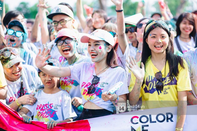 Bất chấp mặt mũi lấm lem, hội girl xinh vẫn chiếm hết spotlight tại Color Me Run - Ảnh 5.