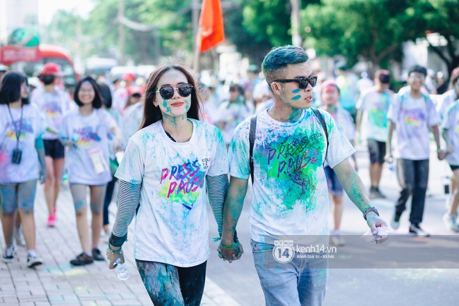 Color Me Run 2019: Hàng nghìn người đổ xuống khắp mọi nẻo đường, quẩy tưng bừng trong sự kiện lớn nhất năm - Ảnh 7.