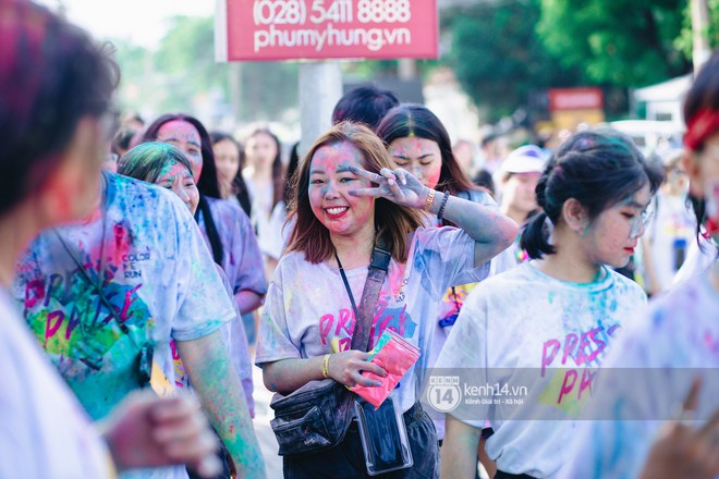 Color Me Run 2019: Hàng nghìn người đổ xuống khắp mọi nẻo đường, quẩy tưng bừng trong sự kiện lớn nhất năm - Ảnh 8.