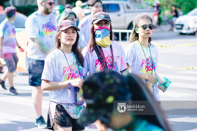 Bất chấp mặt mũi lấm lem, hội girl xinh vẫn chiếm hết spotlight tại Color Me Run - Ảnh 9.